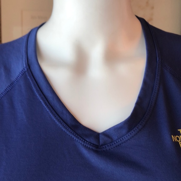 The North Face Purple Short sleeve Flash Dry Tee Sz Small - Picture 3 of 15
